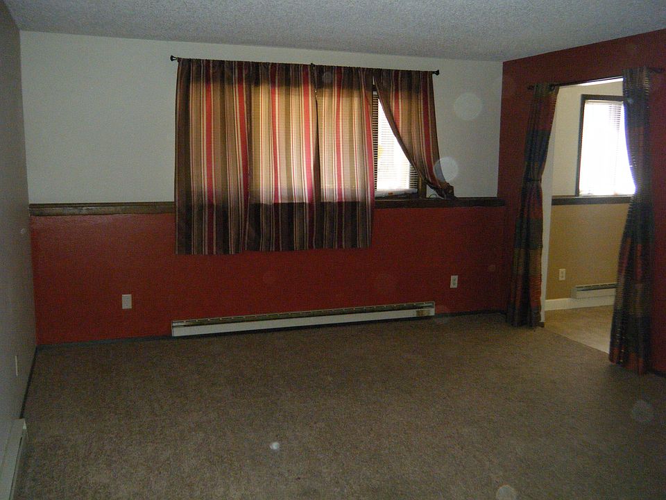 230 Honeysuckle, living room