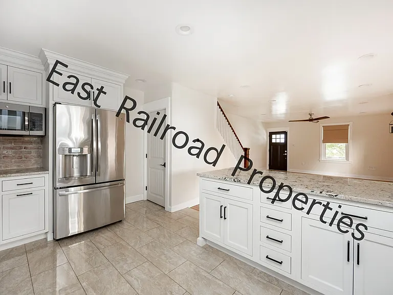 E Railroad Ave — Photo 10