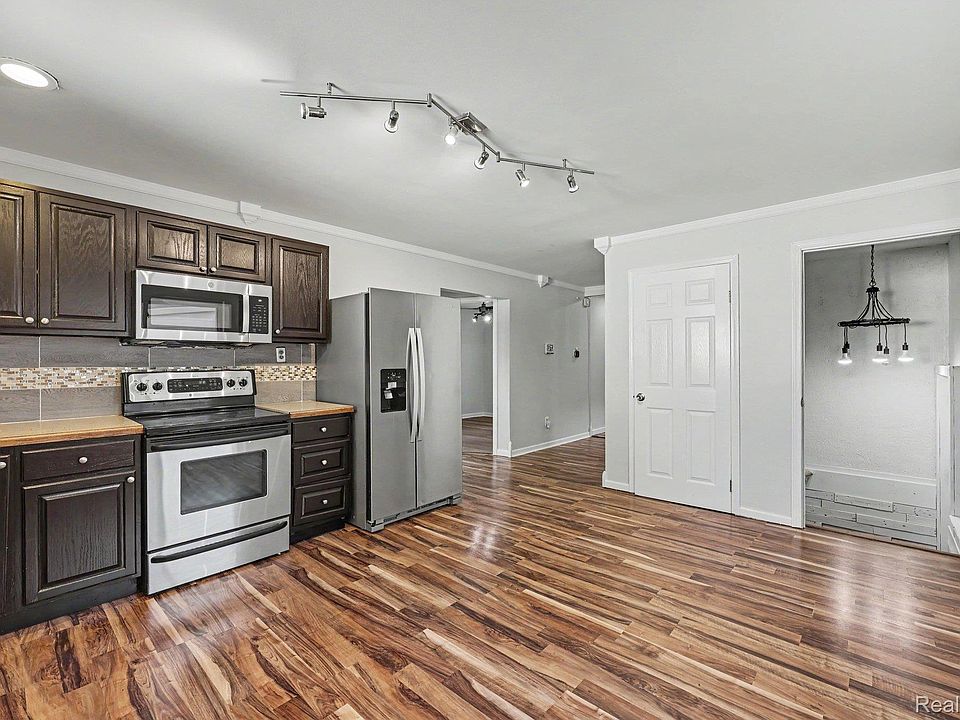 237 Pleasant St, photo 3