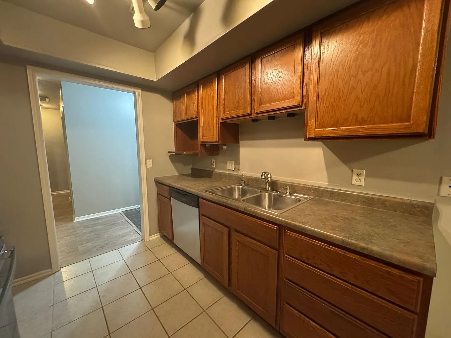 Cute 3 bed 2 bath in Broken Arrow — Photo 3