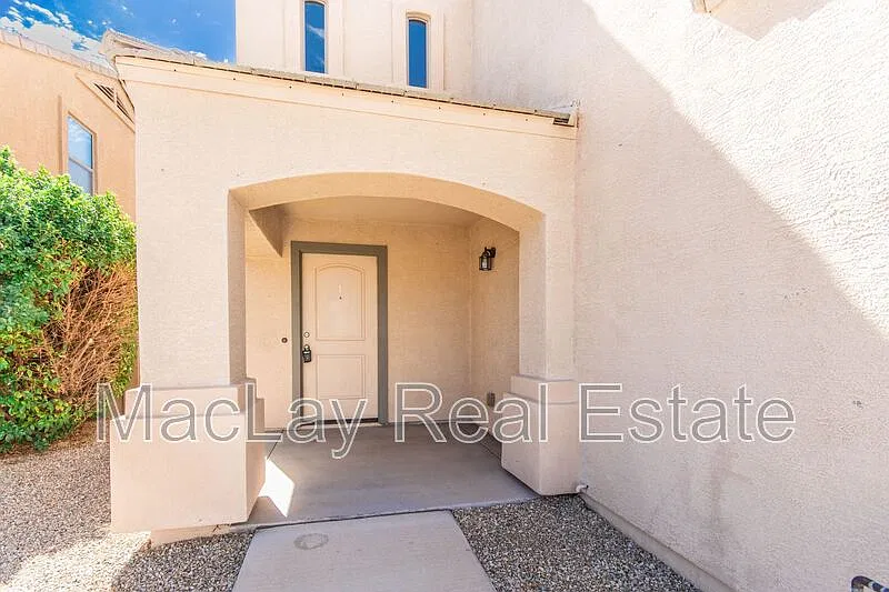 3 bed, 2.5 bath, 1499 sqft, $1,900 — Photo 3