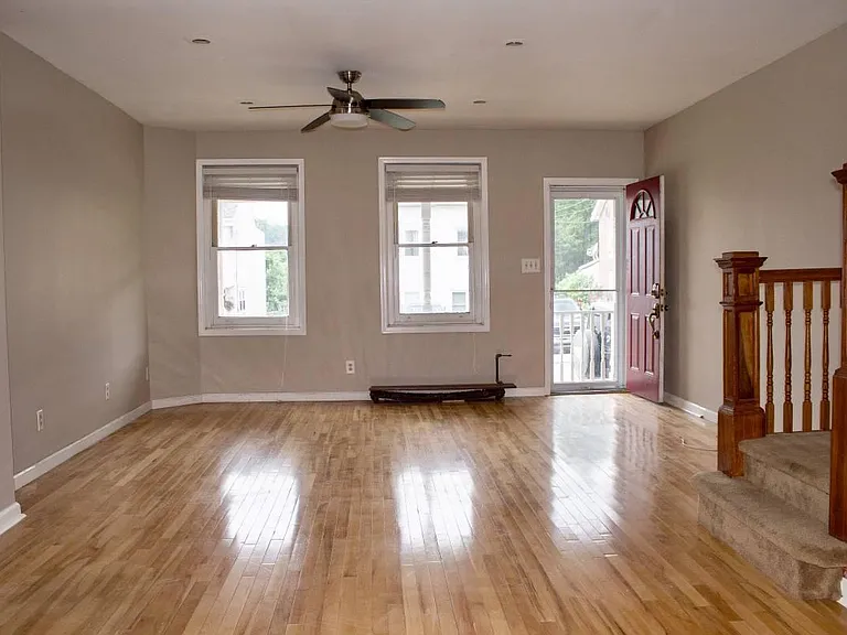 459 New Elm St — Photo 5