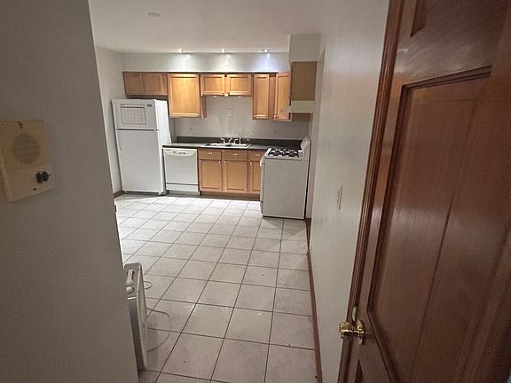 3rd image of 8510 W Catalpa Ave Unit 1S