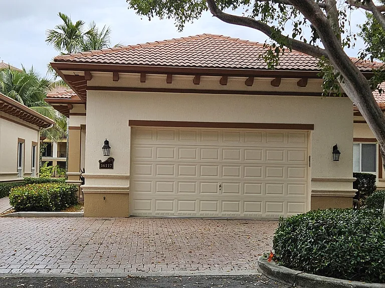 16117 Emerald Estates Dr — Photo 2