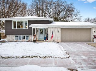 908 Meadow Ln, Kaukauna, WI 54130