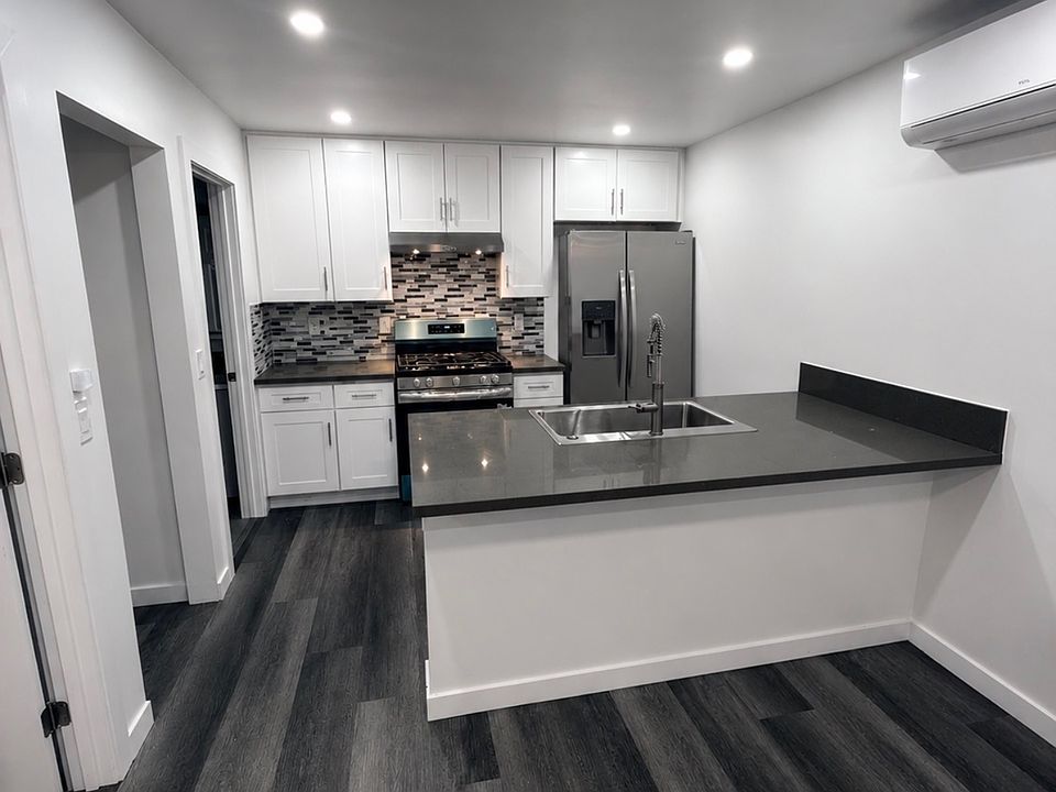 1st image of 1014 W 3rd St Unit 1