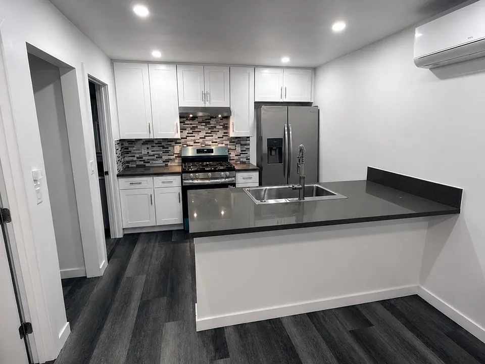 1014 W 3rd St #1