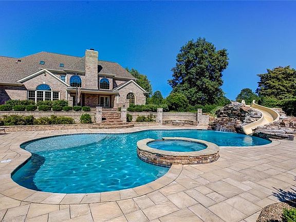 5th image of 1398 Grindelwald Dr