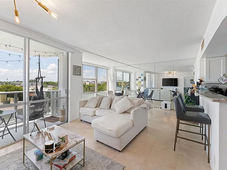 900 Bay Dr #421 — Photo 4