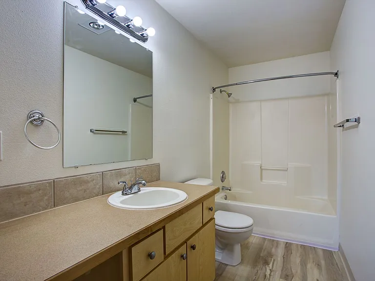 Tamarack Apartments — Photo 21