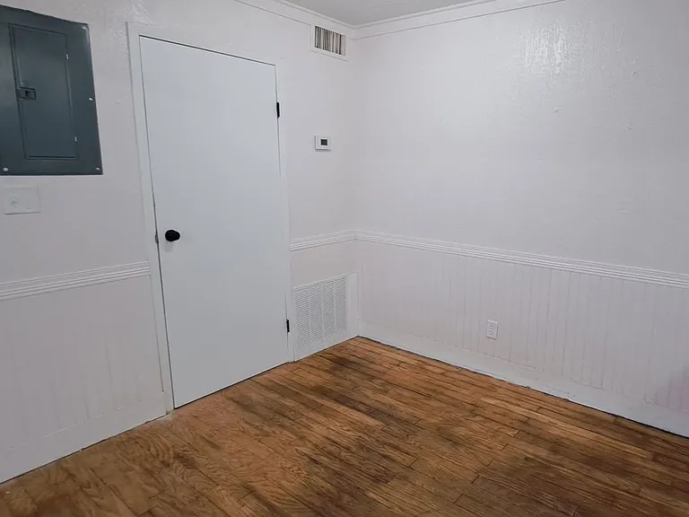 West Towne Apartments — Photo 10