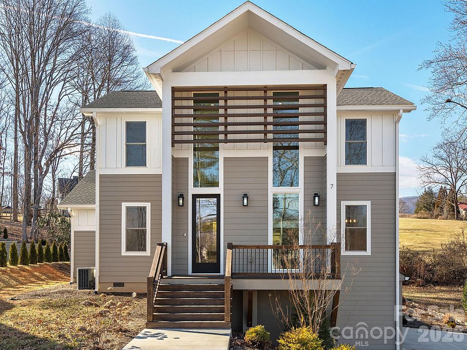 1st image of 7 Copper Mill Ct