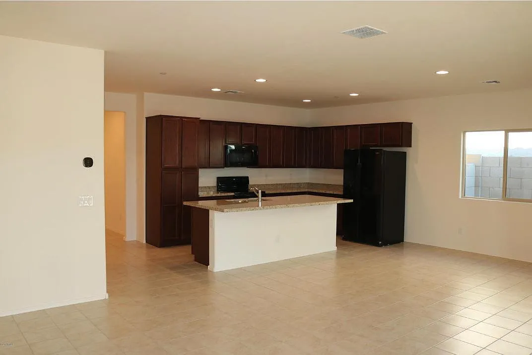 Building Photo - 21144 W Cypress St