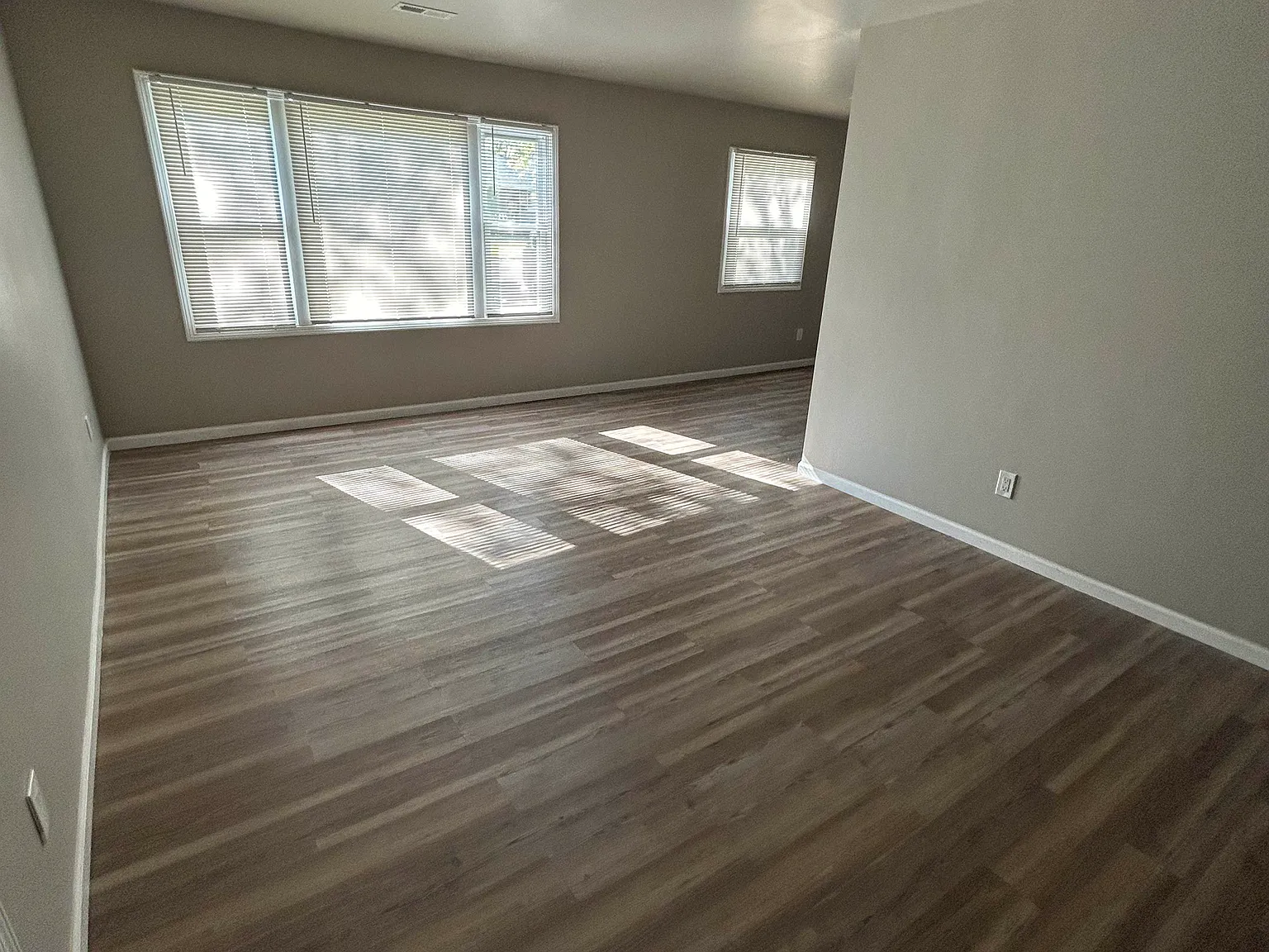 1336 E 51st Pl — Photo 3