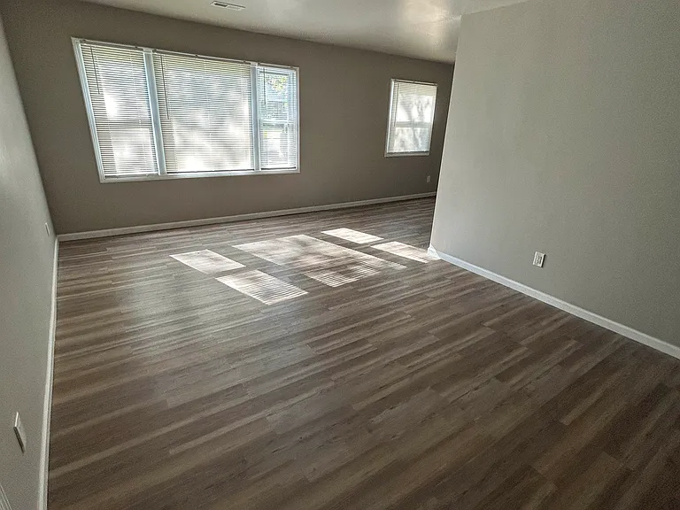 1336 E 51st Pl — Photo 3