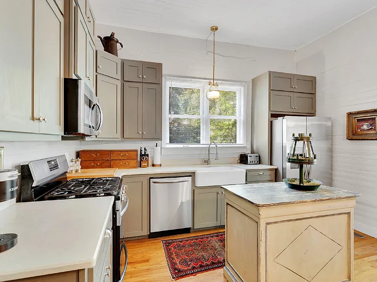 221 N Walnut St — Photo 26