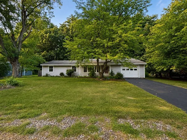 47 Eaton Rd, Framingham, MA 01701