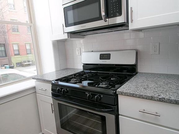 3rd image of 1800 Catharine St #1