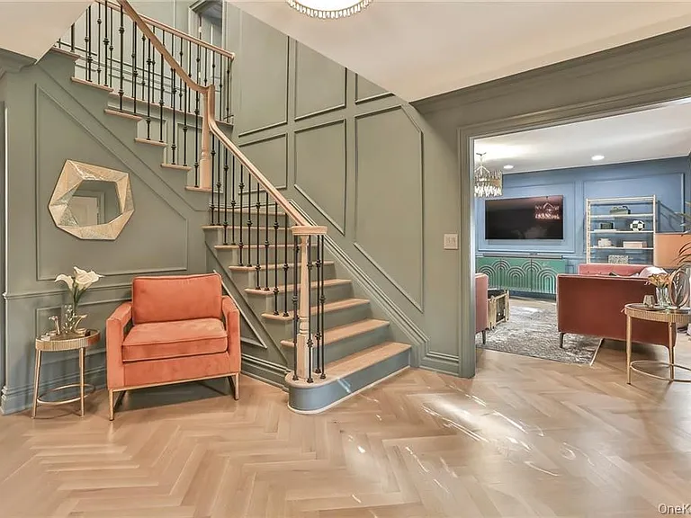 433 New Rochelle Rd — Photo 3