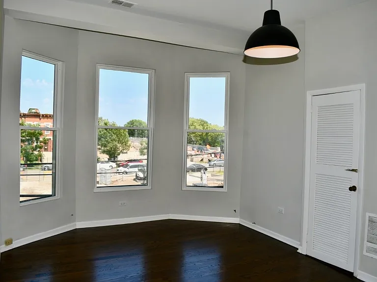 867 E Pershing Rd #2 — Photo 4