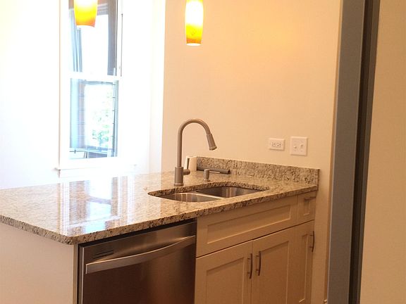 3rd image of 1458 N Maplewood Ave APT 3