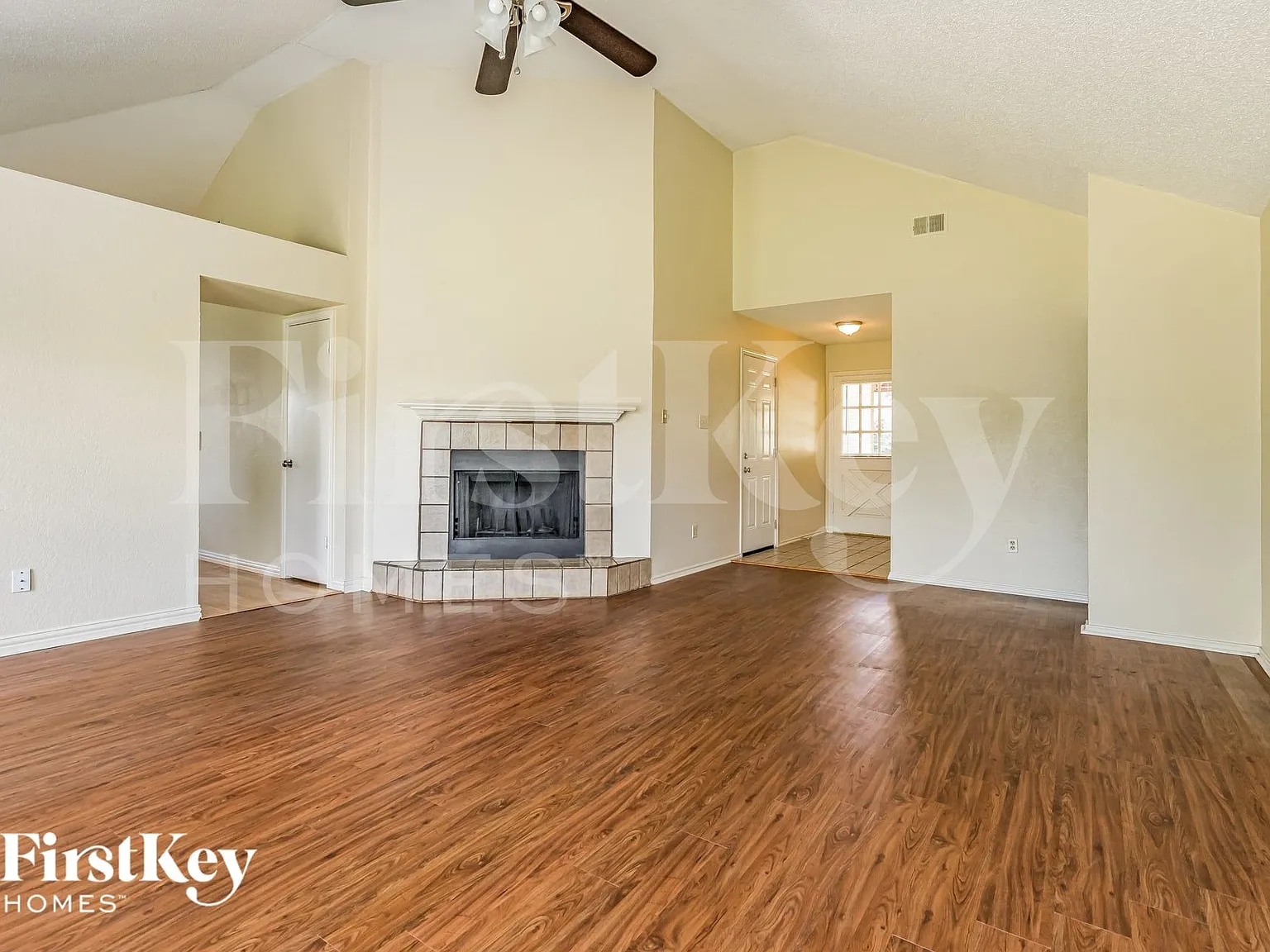 3 bed, 2.5 bath, 1397 sqft, $1,735 — Photo 4