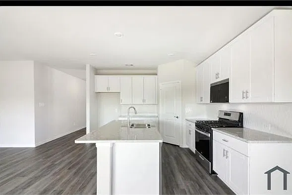 4 bed, 2300 sqft, $3,150 — Photo 4