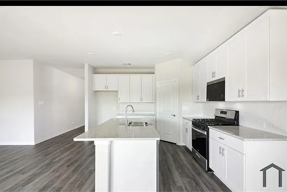807 Easthill Dr — Photo 6