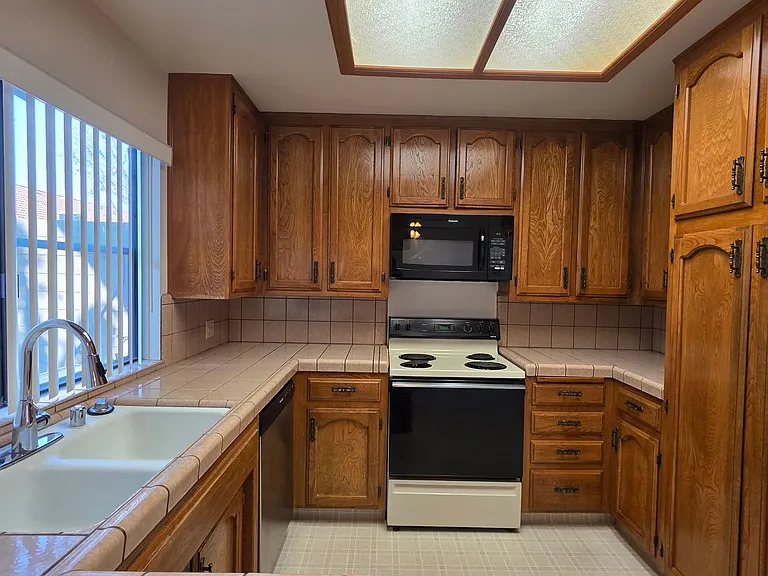 6901 Courtside Cir #3 — Photo 7