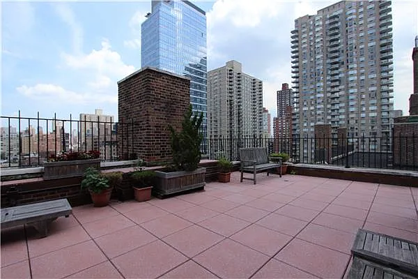 Rented by Akam Sales and Brokerage | media 18