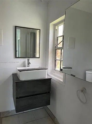 5 bed, 2.0 bath, $3,600 — Photo 2