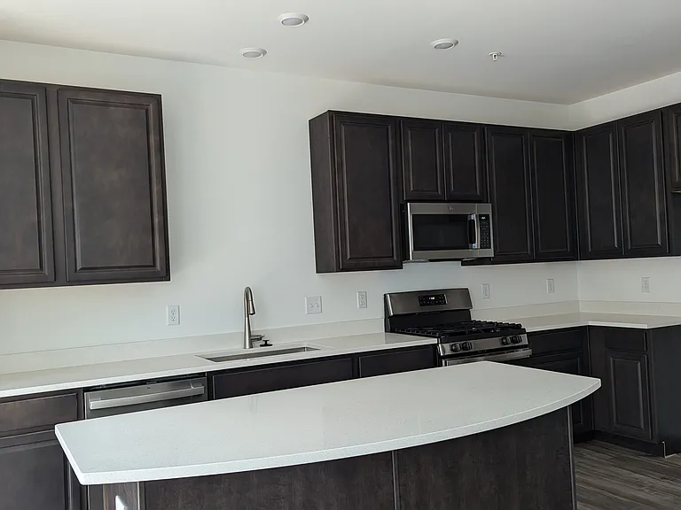 1085 Atterberg Rd — Photo 5