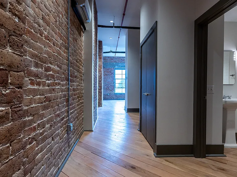 319 E Pine St — Photo 5