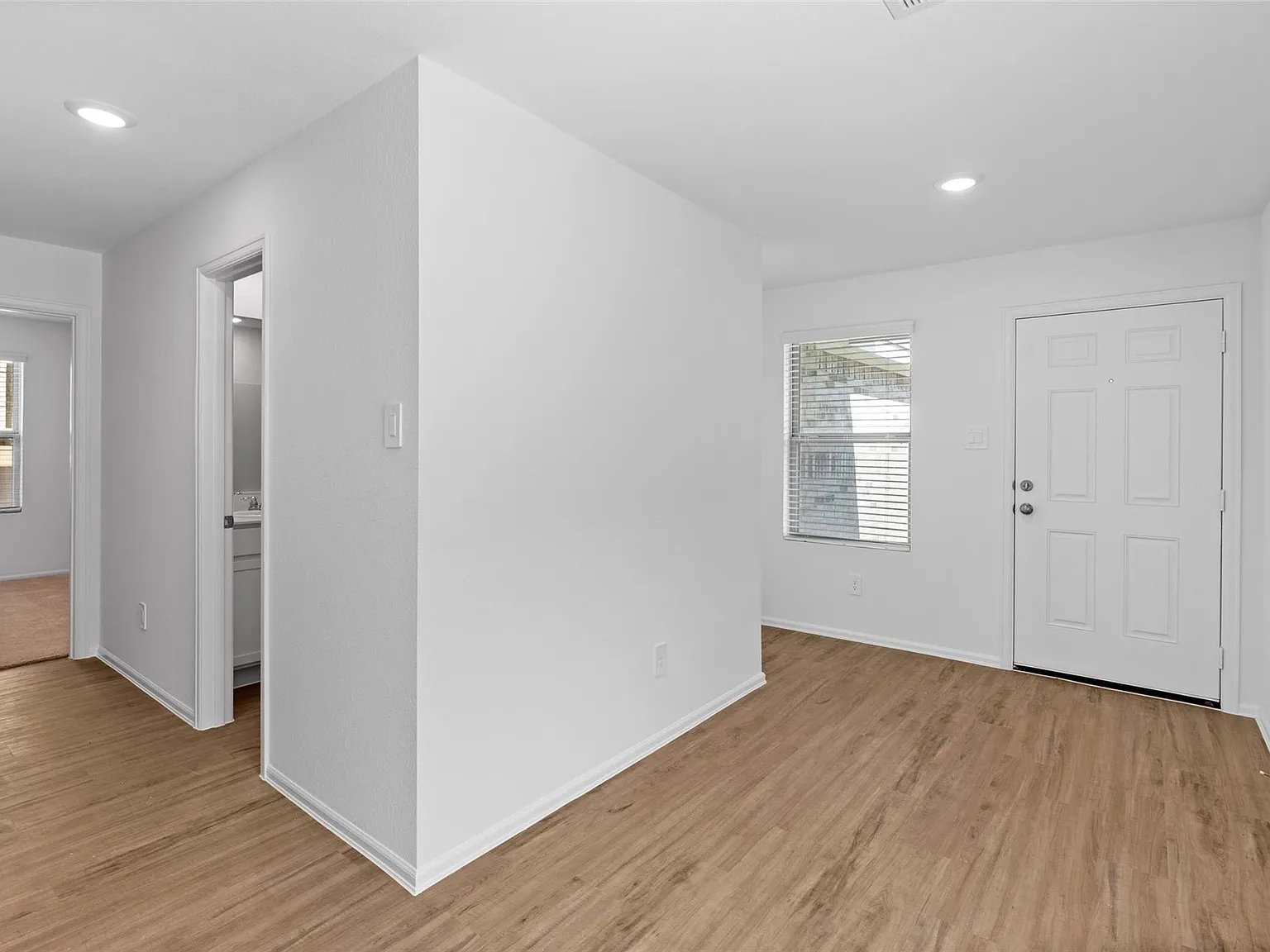 4 bed, 2.0 bath, 1720 sqft, $1,950 — Photo 3