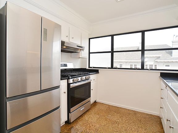 2nd image of 501 Lake St #302