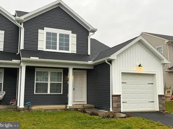 299 Maple Dr, Hanover, PA 17331