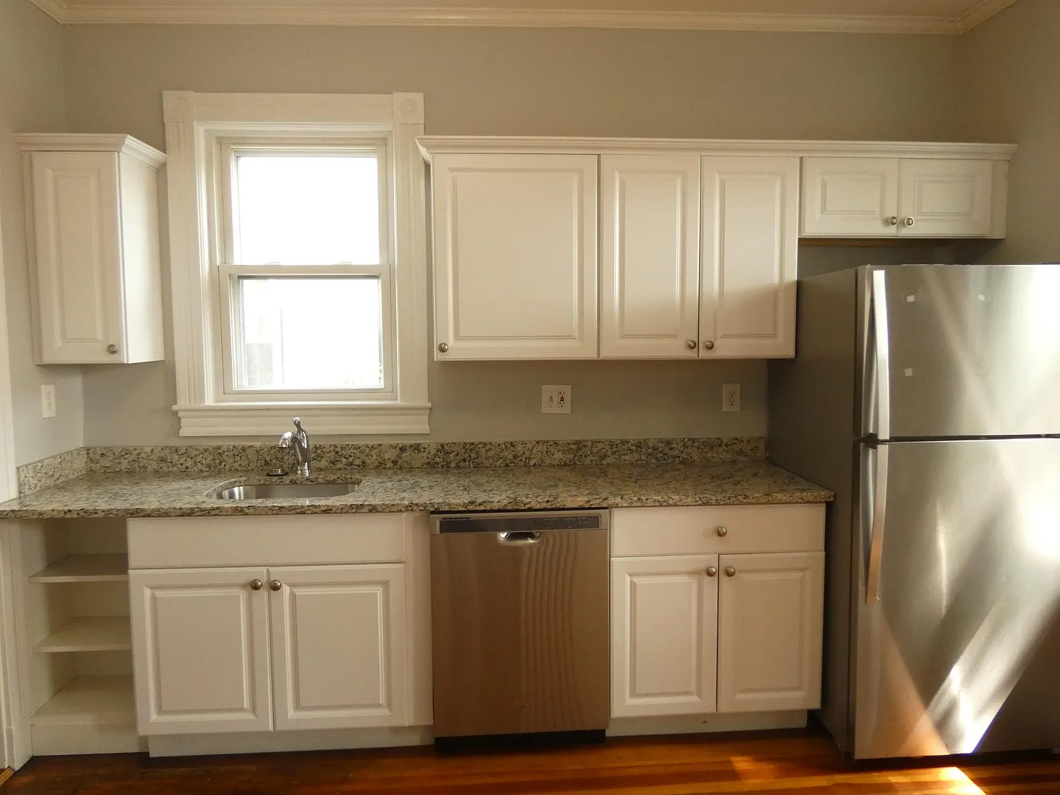 3 bed, 1000 sqft, $2,700 — Photo 4