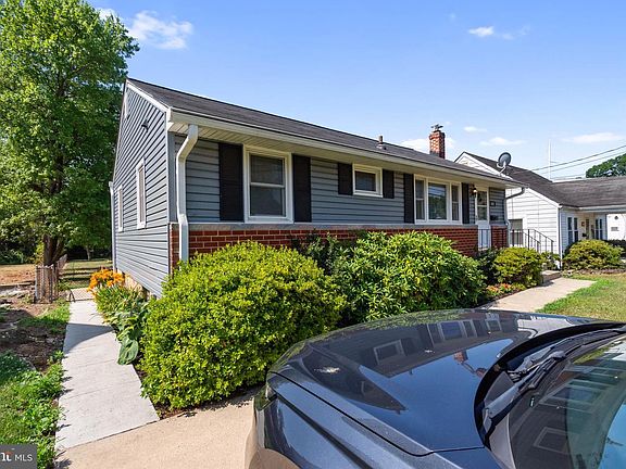 3rd image of 6011 Berwyn Rd