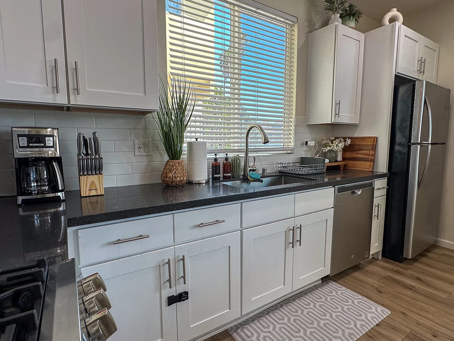 2 bed, 955 sqft, $3,995 — Photo 3