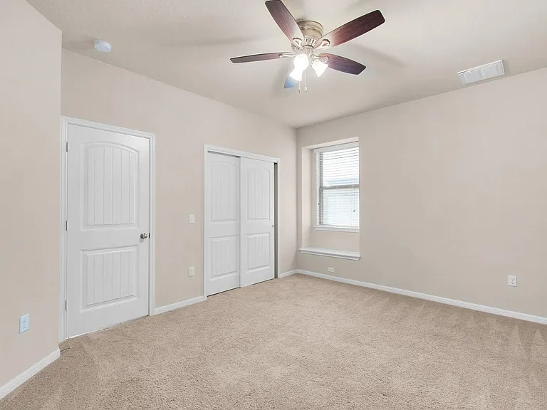 2437 Lyla Ln — Photo 11