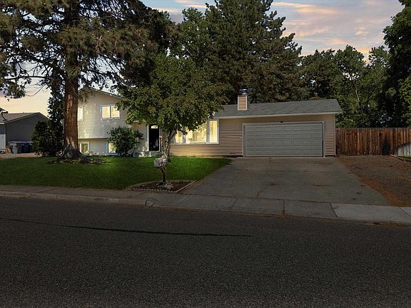4th image of 1922 Poplar St