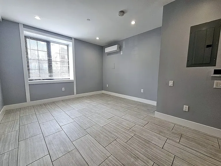 565 Midwood St #1 — Photo 6