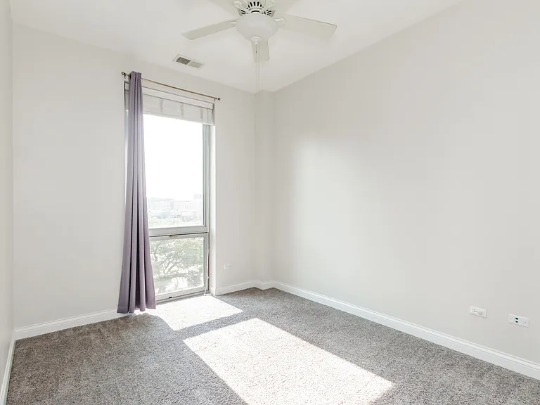 2035 S Indiana Ave #401 — Photo 8