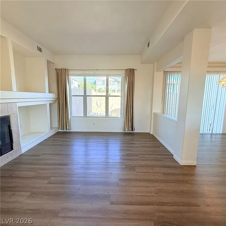 3 bed, 2.5 bath, 1619 sqft, $1,999 — Photo 3