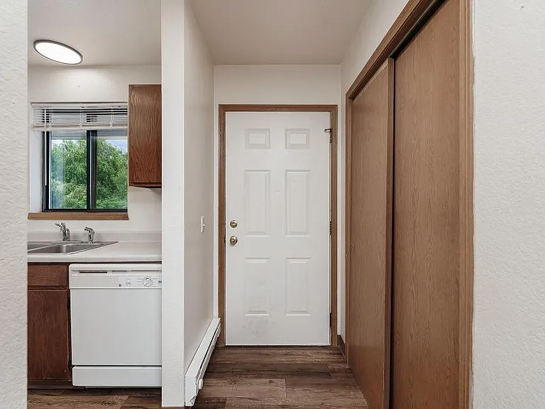 500 Josephine Dr — Photo 5