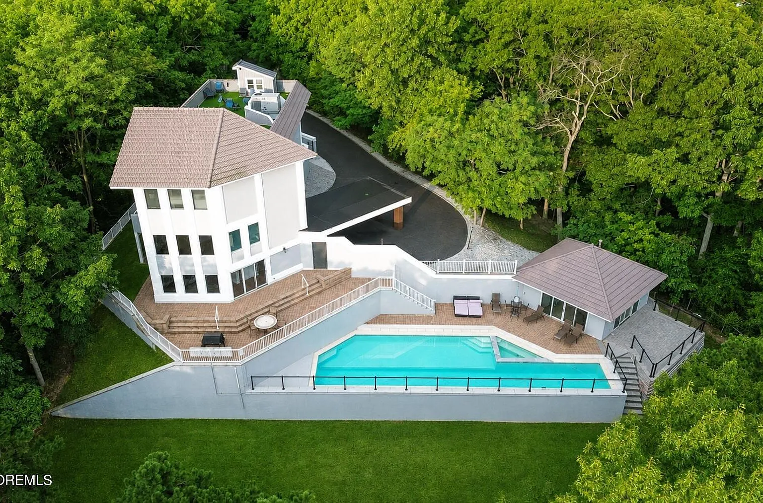 7 bed, 6.0 bath, 4356 sqft, $6,500 — Photo 1