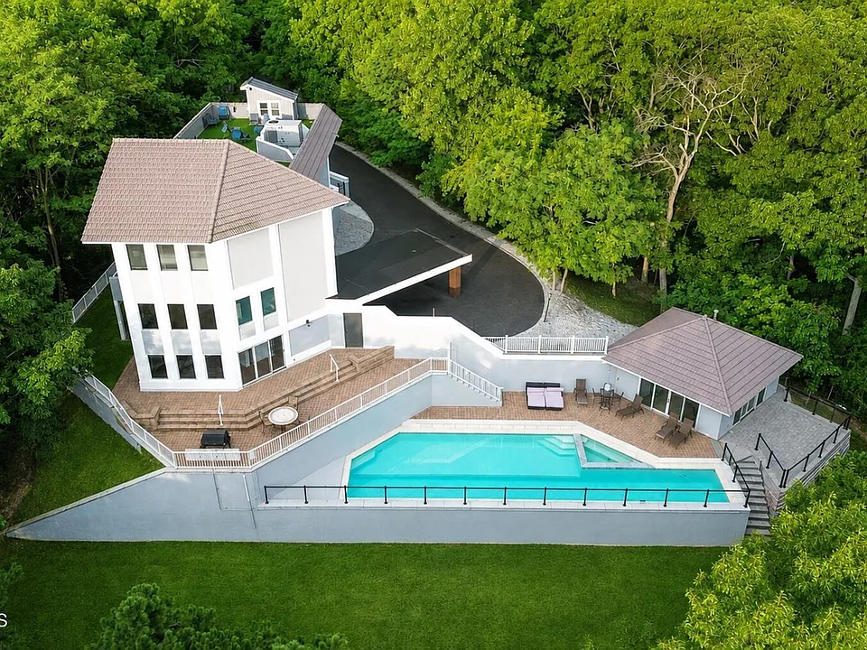 401 Overlook Dr