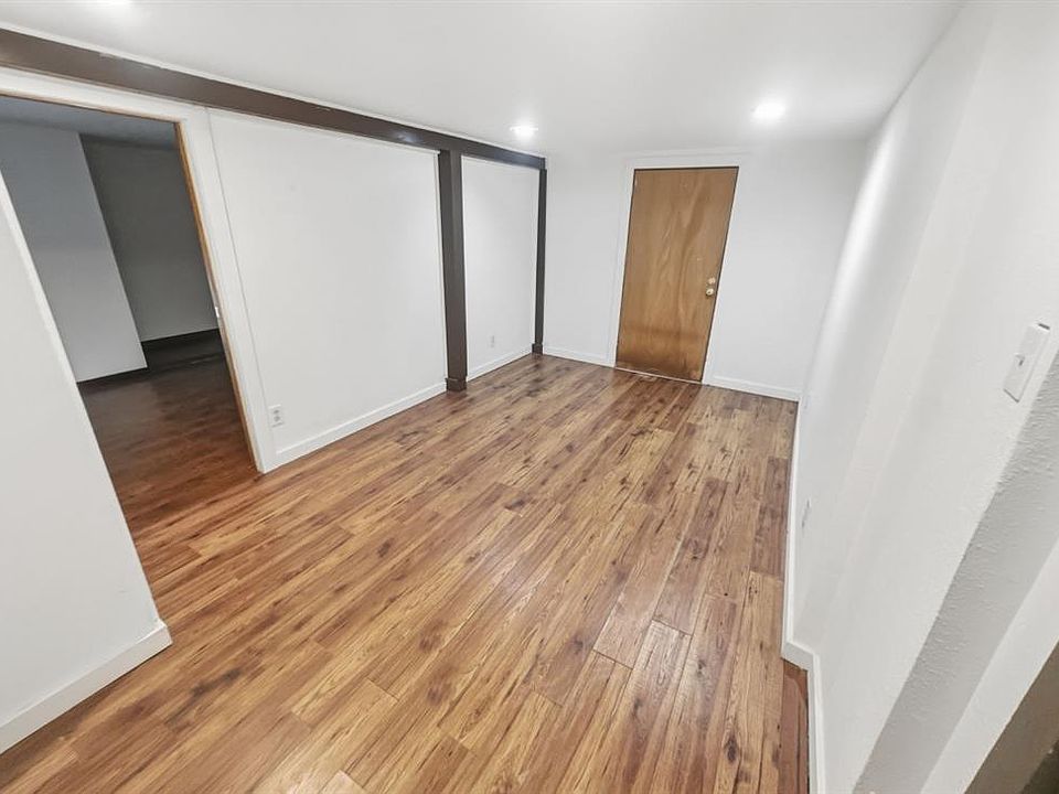 1st image of 909 S Brown Ave #909