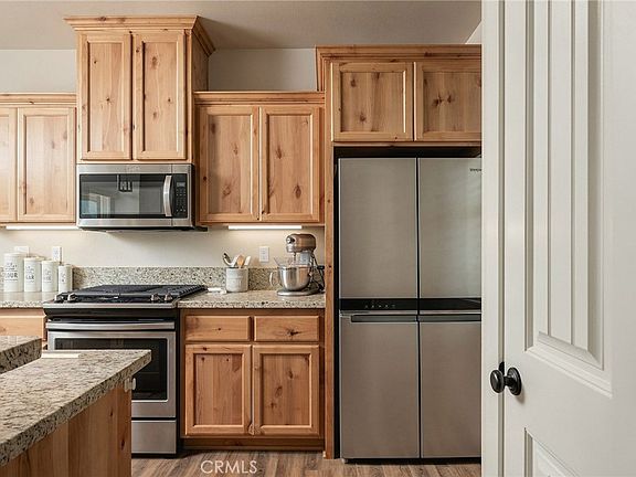 3rd image of 1428 Powell Ln