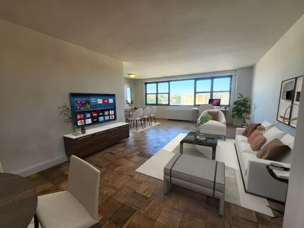 61-20 Grand Central Parkway image 1 of 32